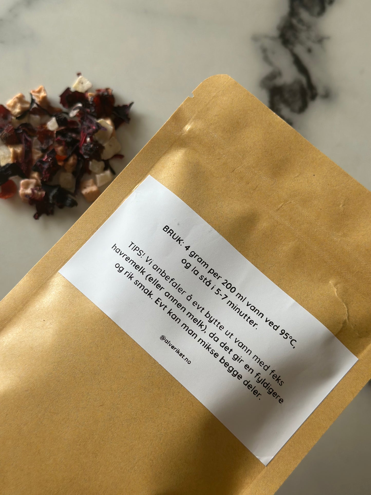Te 50 gram - Hidden Island’s blend (Alveriket favoritt! Piña colada)
