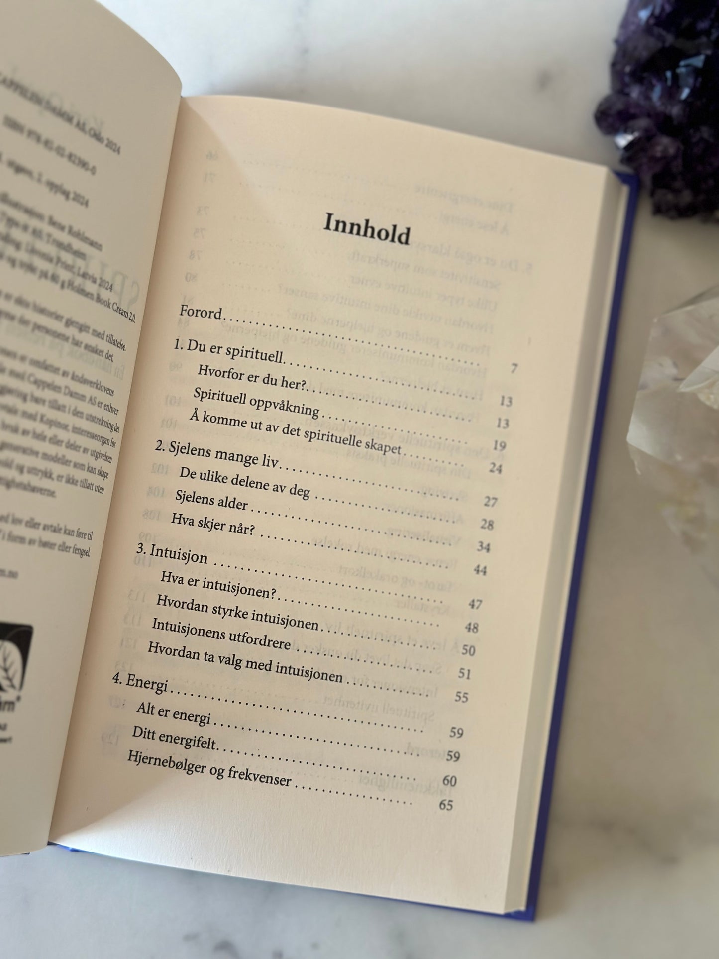 SPIRITUELL - bok av Kari Opsal «En håndbok på reisen til det uforklarlige»