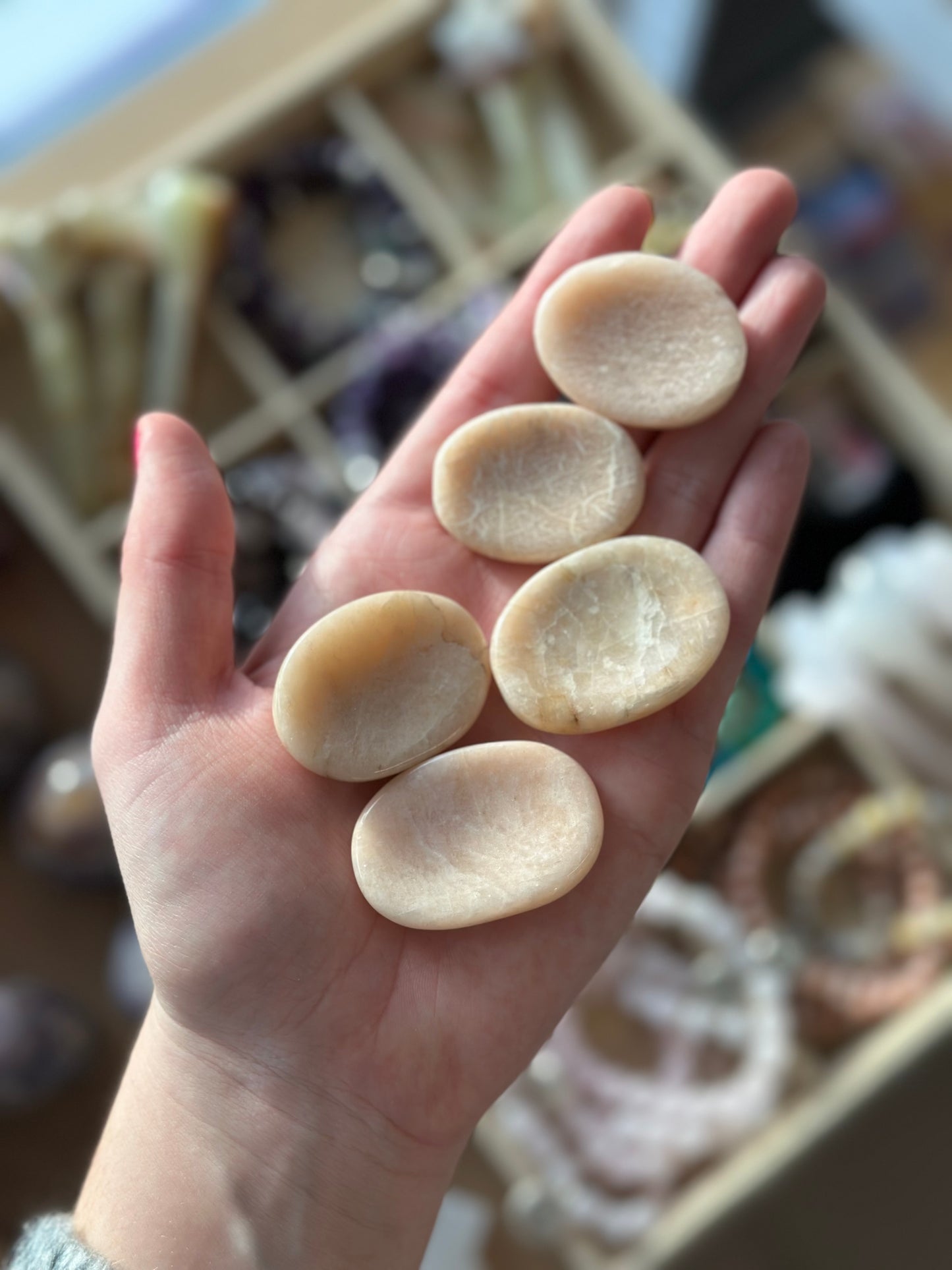 Månestein thumb worry stone