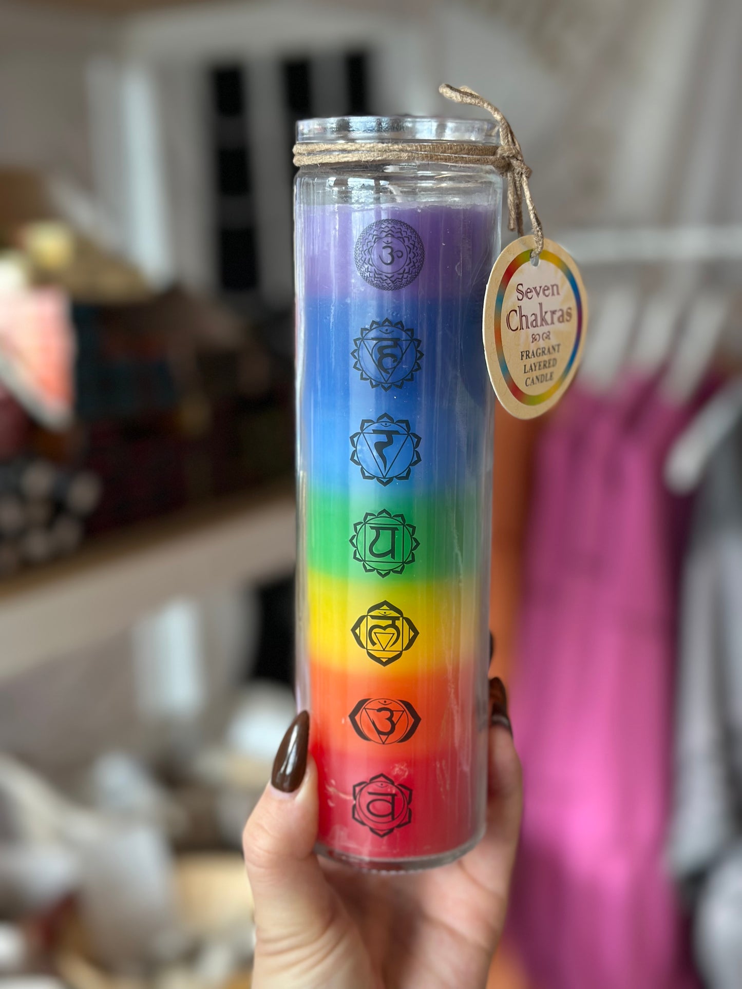 7 chakra avlangt duftlys - brennetid 65 timer