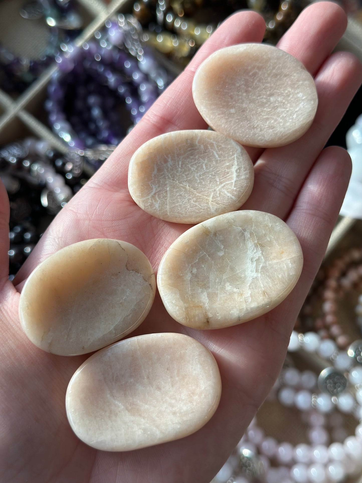 Månestein thumb worry stone