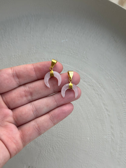 Anheng halvmåne Rosenkvarts gullfarget feste