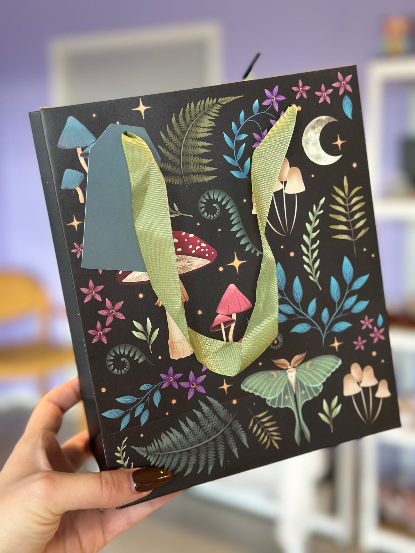 Gavepose svart med sopp og luna møll 23 cm
