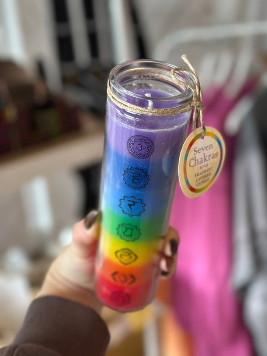 7 chakra avlangt duftlys - brennetid 65 timer