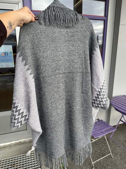One size strikket jakke / cardigan / åpen poncho - grå lavendel
