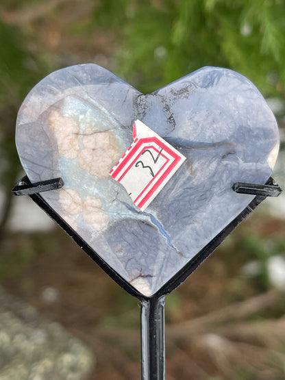 Blå blomsteragat hjerte med tilpasset holder