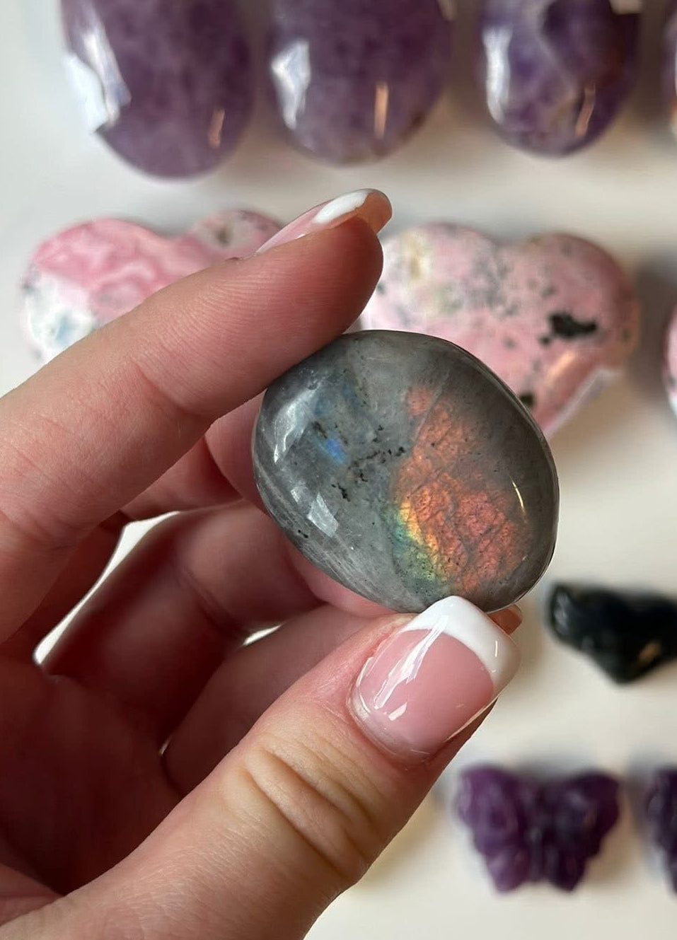 Labradoritt flash palm håndstein