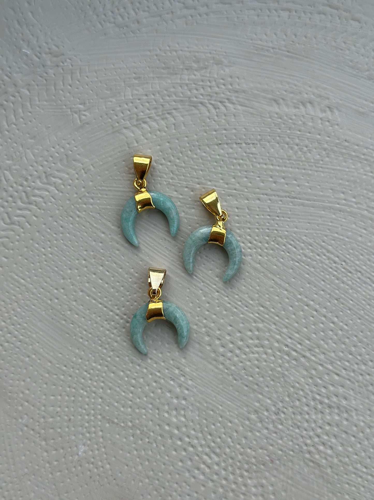 Anheng halvmåne Grønn aventurin  gullfarget feste