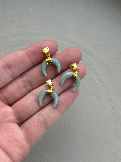 Anheng halvmåne Grønn aventurin  gullfarget feste