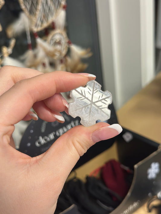 Snøfnugg snøflak bergkrystall i velur pose med lapp