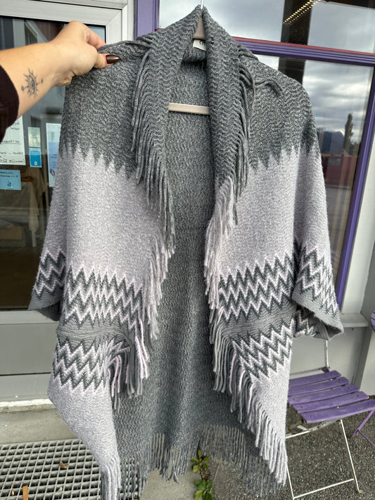 One size strikket jakke / cardigan / åpen poncho - grå lavendel