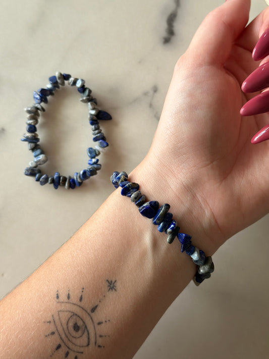 Lapis lazuli chips armbånd