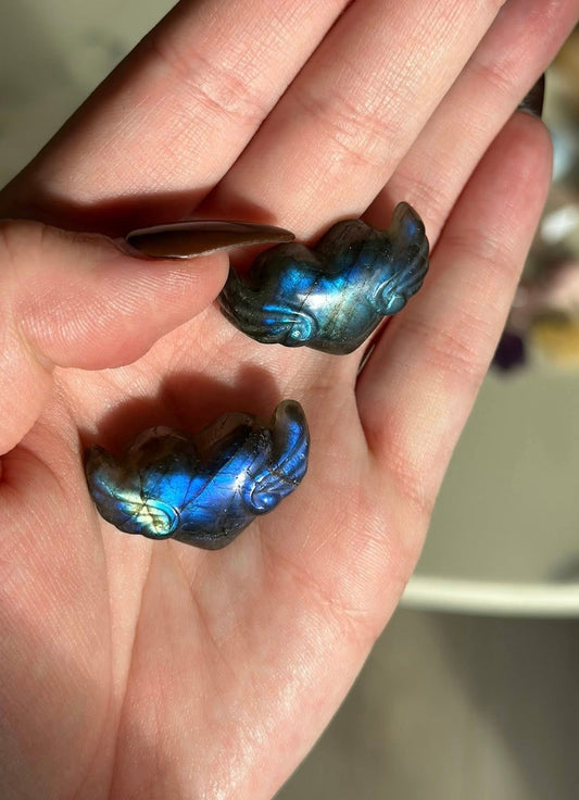 Labradoritt hjerte med vinger