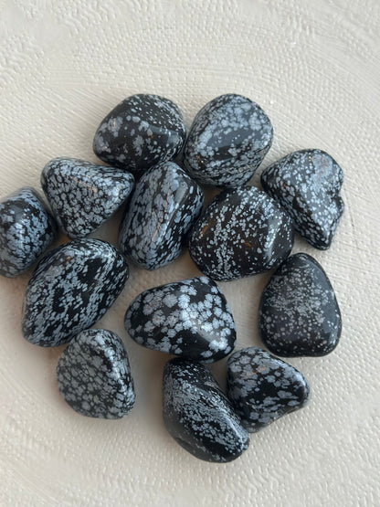 Snøflak / snøfnugg obsidian tromlet stein XL