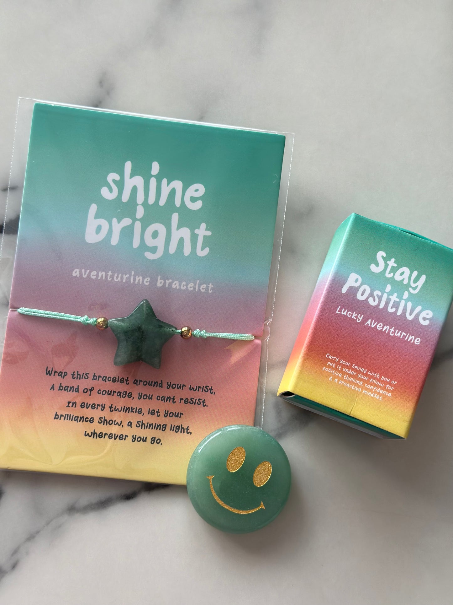 Sett SHINE BRIGHT, STAY POSITIVE grønn aventurin armbånd + smiley krystall