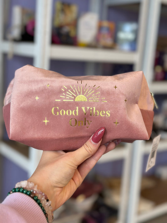 Toalettmappe «good vibes only» (rommet MYE)