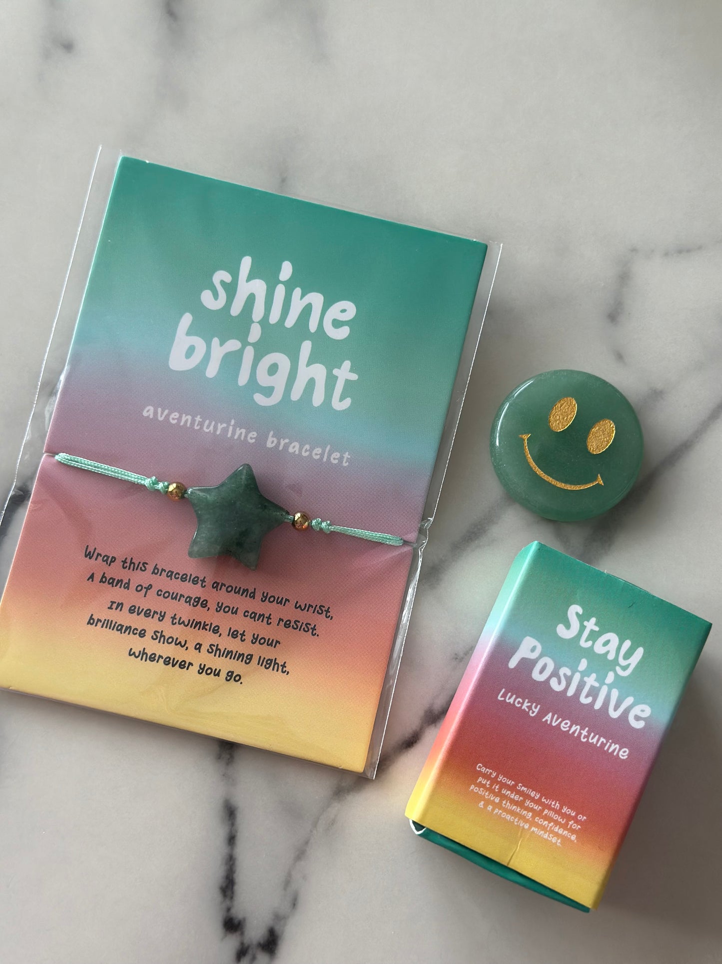 Sett SHINE BRIGHT, STAY POSITIVE grønn aventurin armbånd + smiley krystall