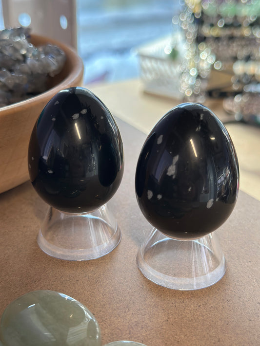 Snøflak / snøfnugg obsidian egg med holder