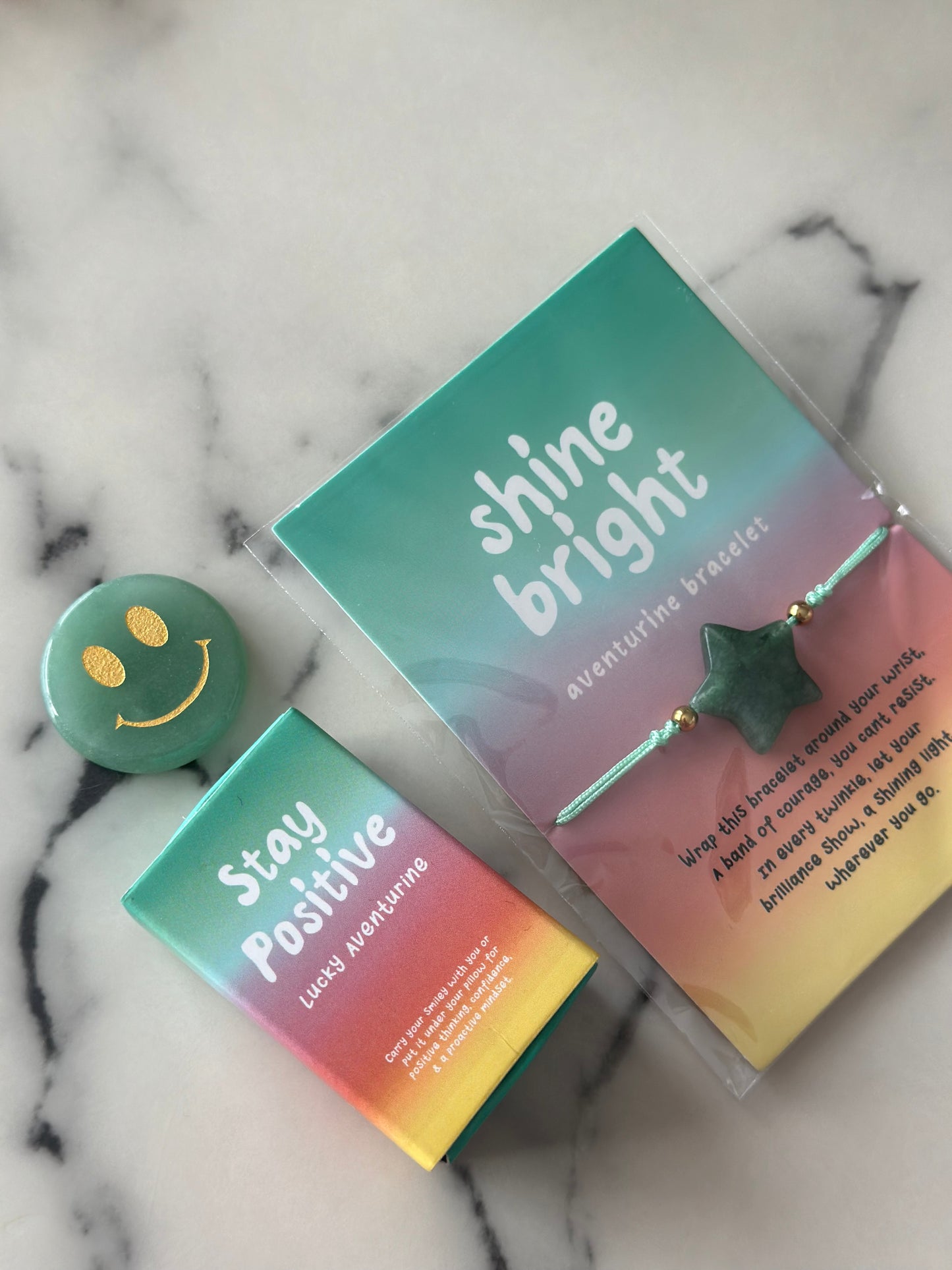 Sett SHINE BRIGHT, STAY POSITIVE grønn aventurin armbånd + smiley krystall